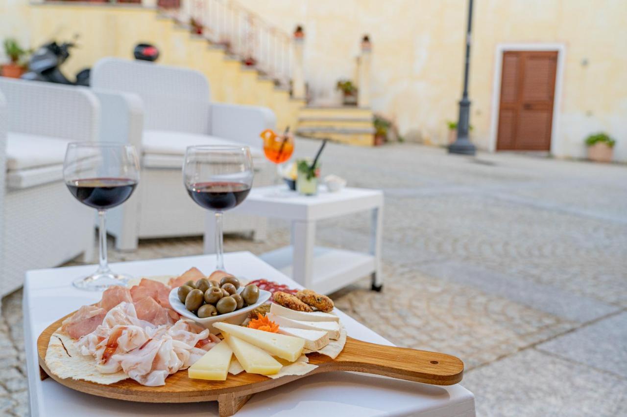 Hotel Marinaro Санта Тереза Галура Екстериор снимка