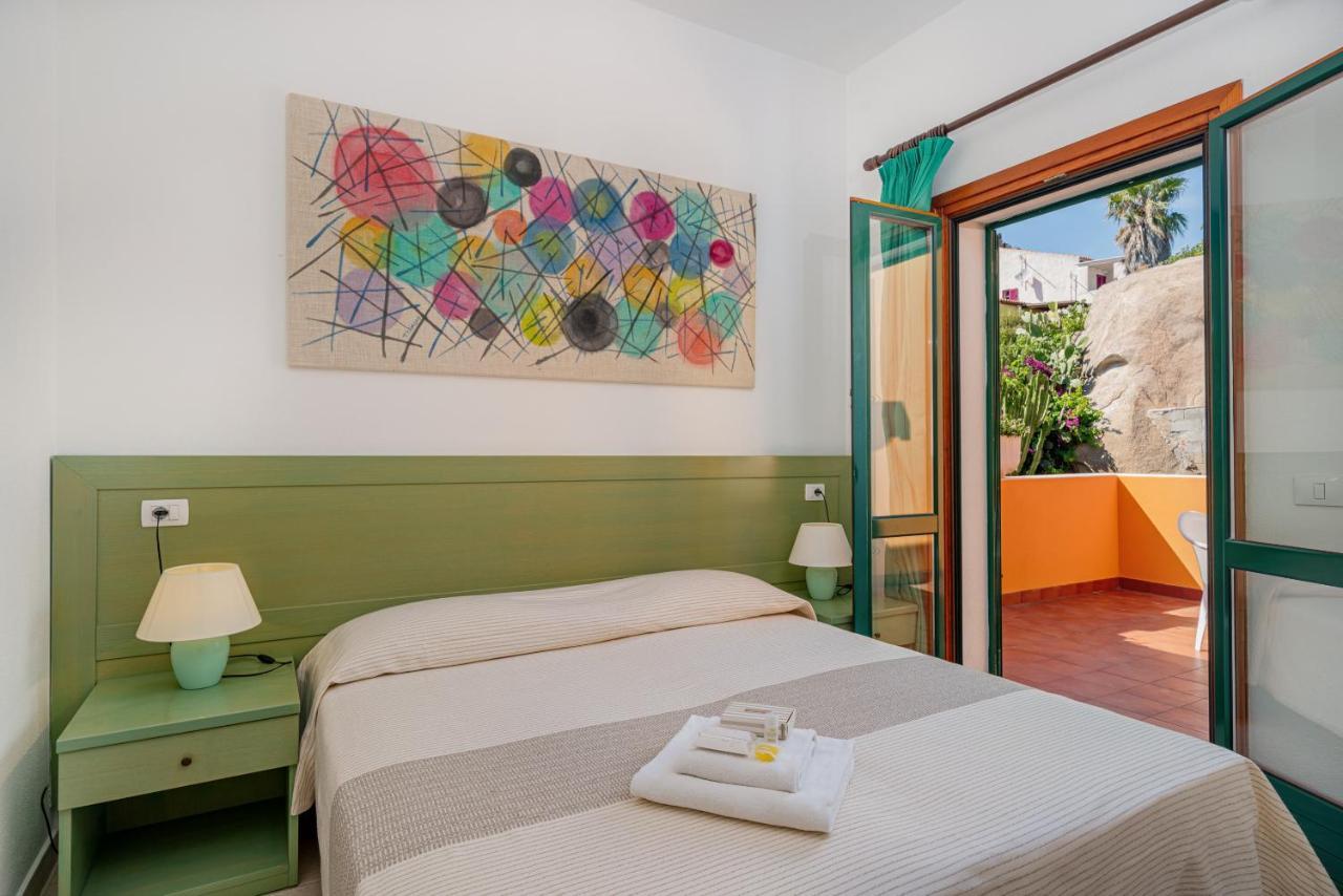 Hotel Marinaro Санта Тереза Галура Екстериор снимка
