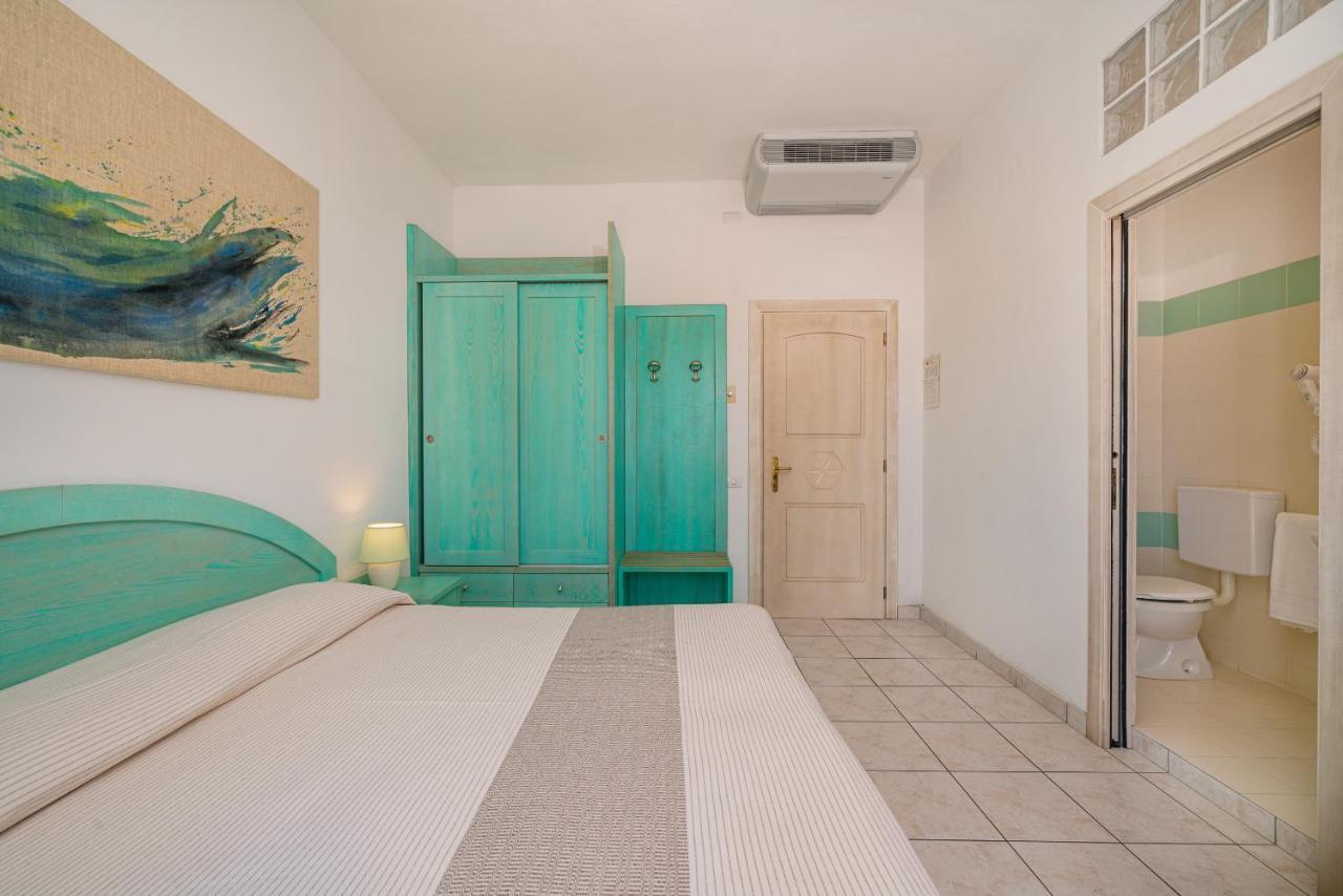 Hotel Marinaro Санта Тереза Галура Екстериор снимка