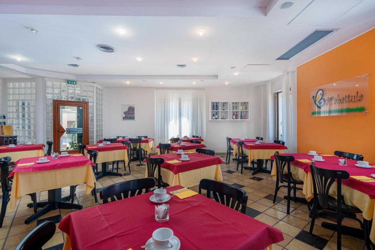 Hotel Marinaro Санта Тереза Галура Екстериор снимка