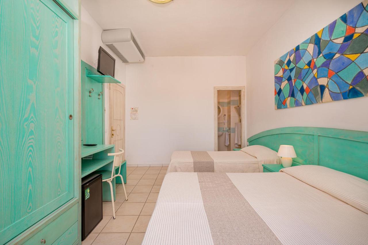 Hotel Marinaro Санта Тереза Галура Екстериор снимка