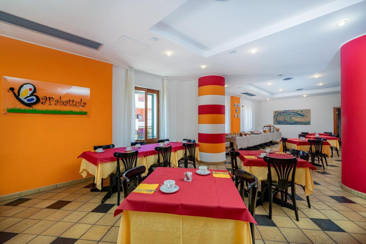 Hotel Marinaro Санта Тереза Галура Екстериор снимка