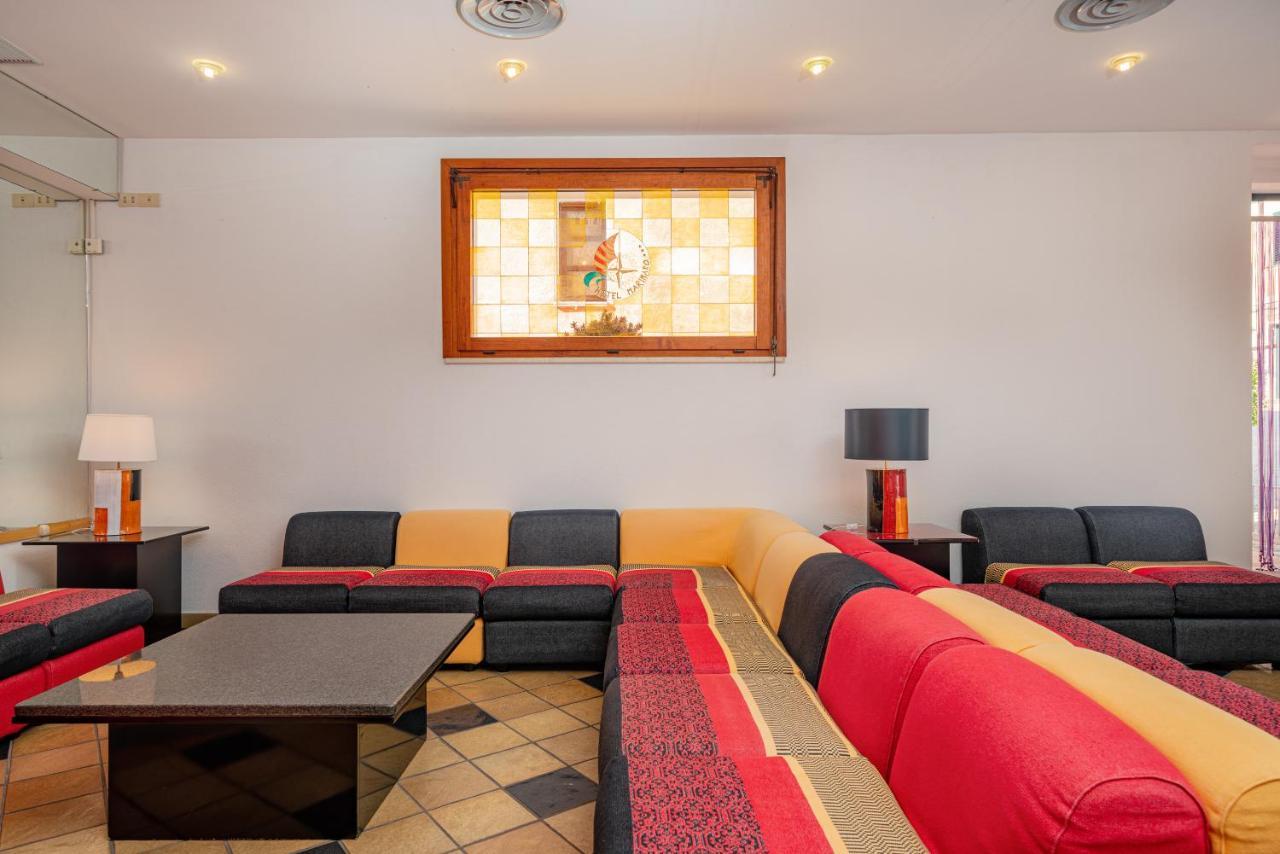 Hotel Marinaro Санта Тереза Галура Екстериор снимка