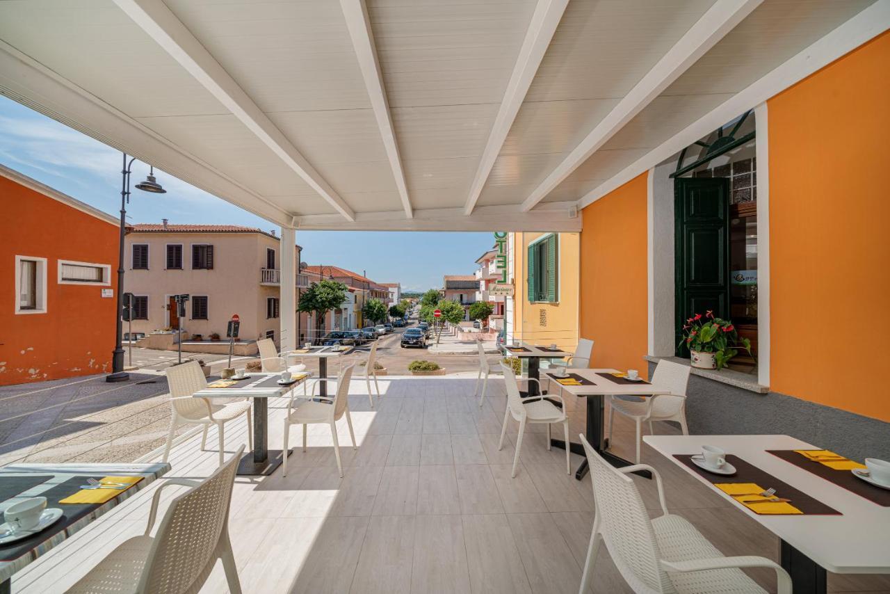 Hotel Marinaro Санта Тереза Галура Екстериор снимка