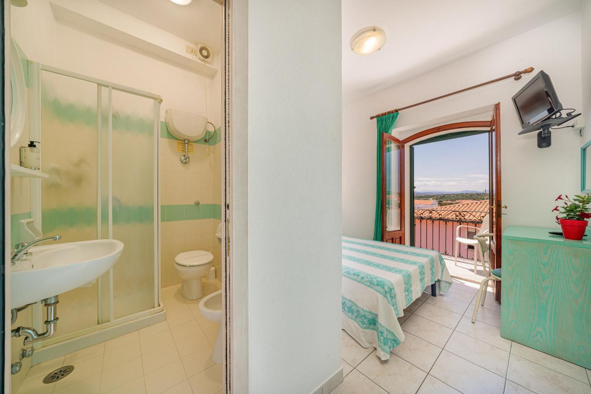Hotel Marinaro Санта Тереза Галура Екстериор снимка